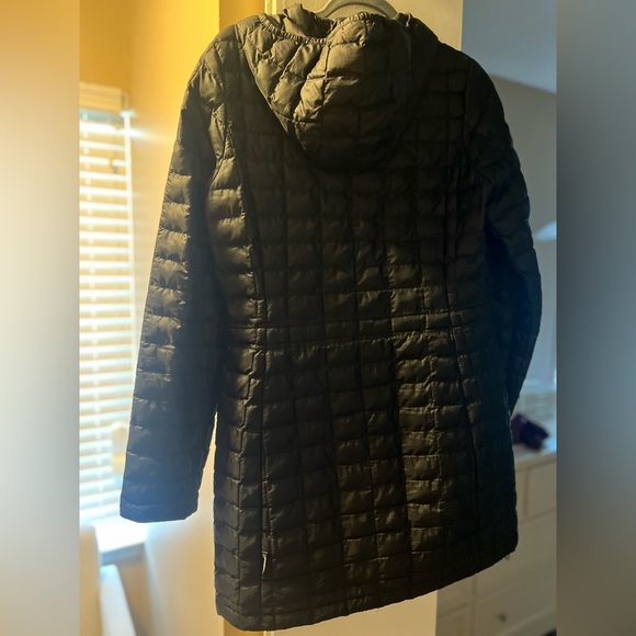 The North Face Women’s Thermoball Hooded Jacket - Picture 2 of 3